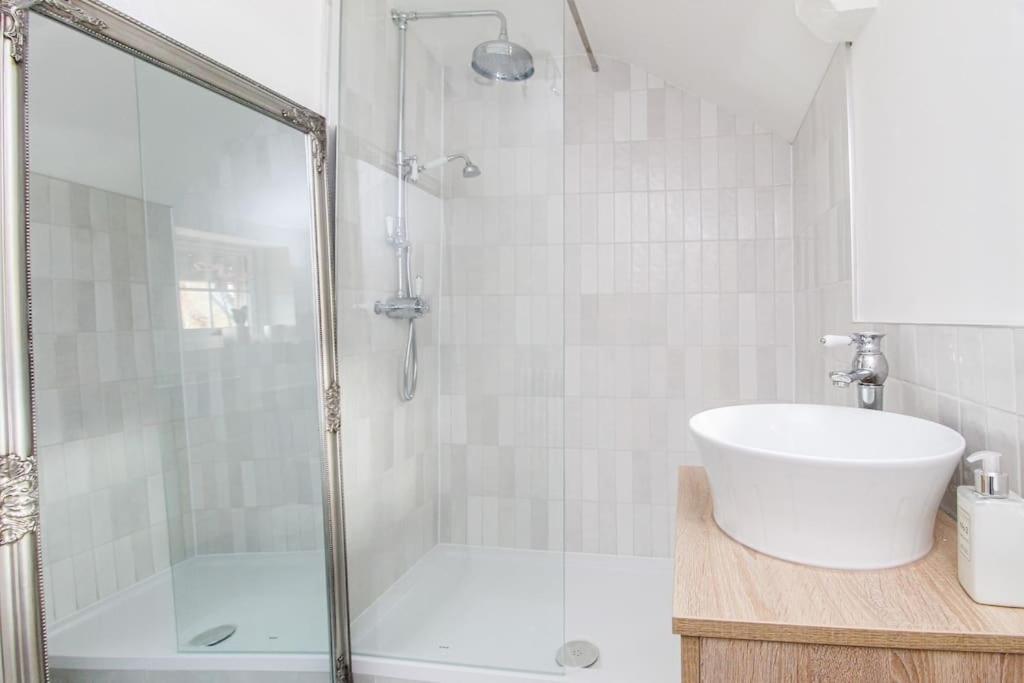 Millstone Cottage Newmillerdam Hill Top Екстер'єр фото